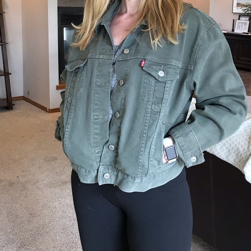 ⭐️Host Pick🌟Levi’s Army Green Denim Jacket